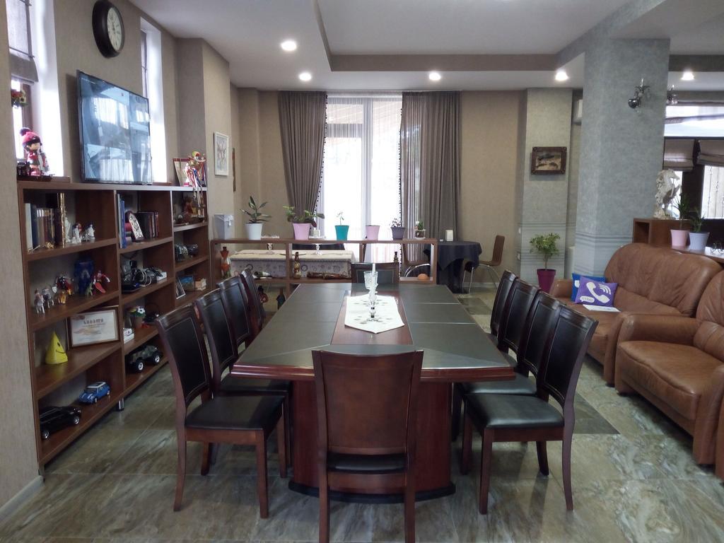 Hotel Salmer Тбилиси Екстериор снимка