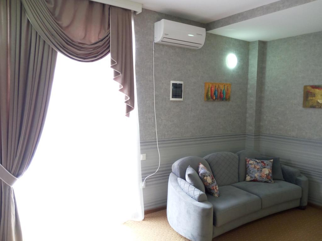 Hotel Salmer Тбилиси Екстериор снимка