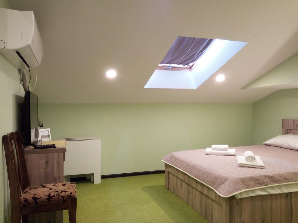 Hotel Salmer Тбилиси Екстериор снимка